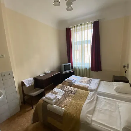 Viktorija With Private Hostal *